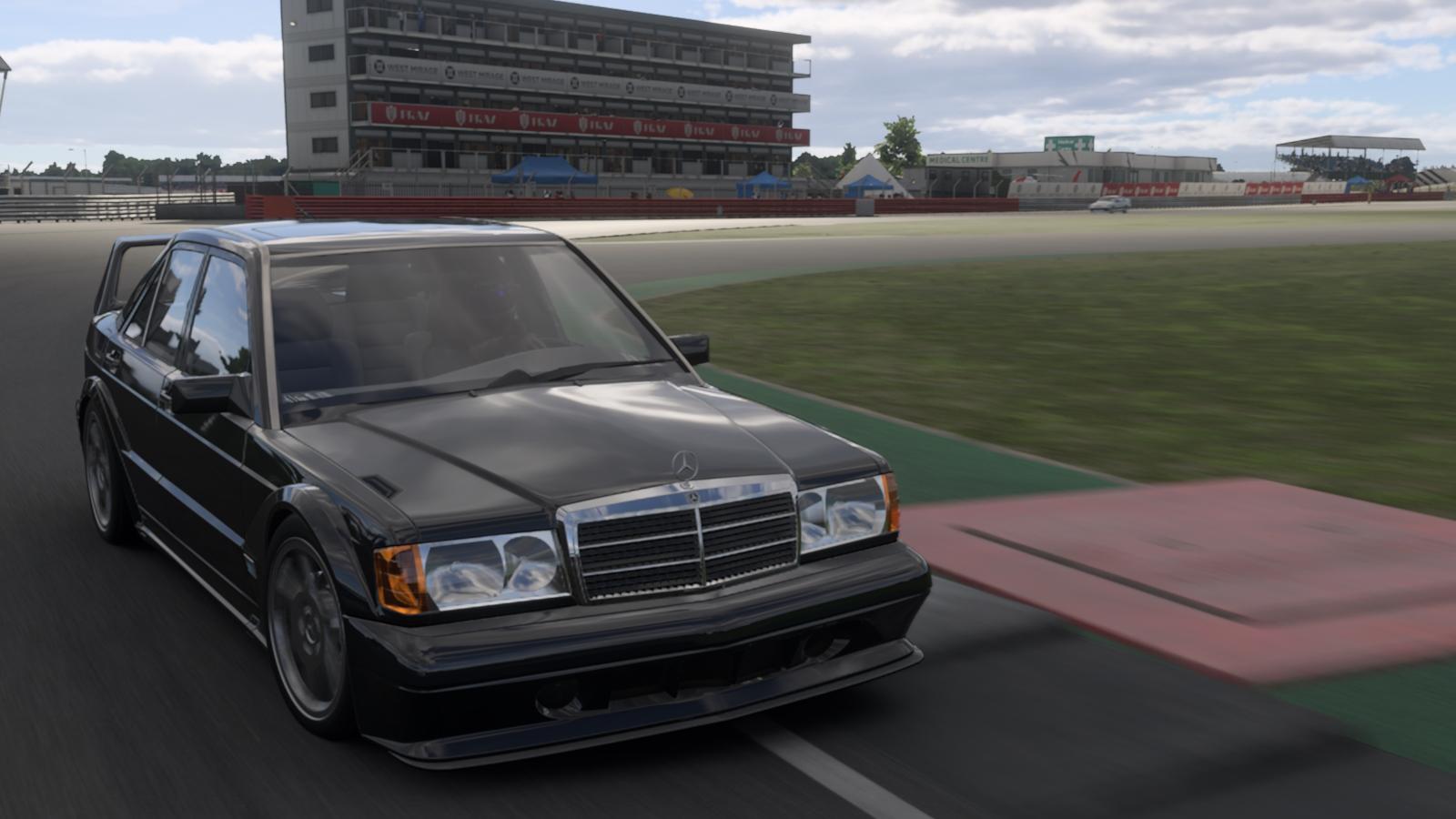 A Mercedes-benz 190E practicing at Silverstone in Forza Motorsport