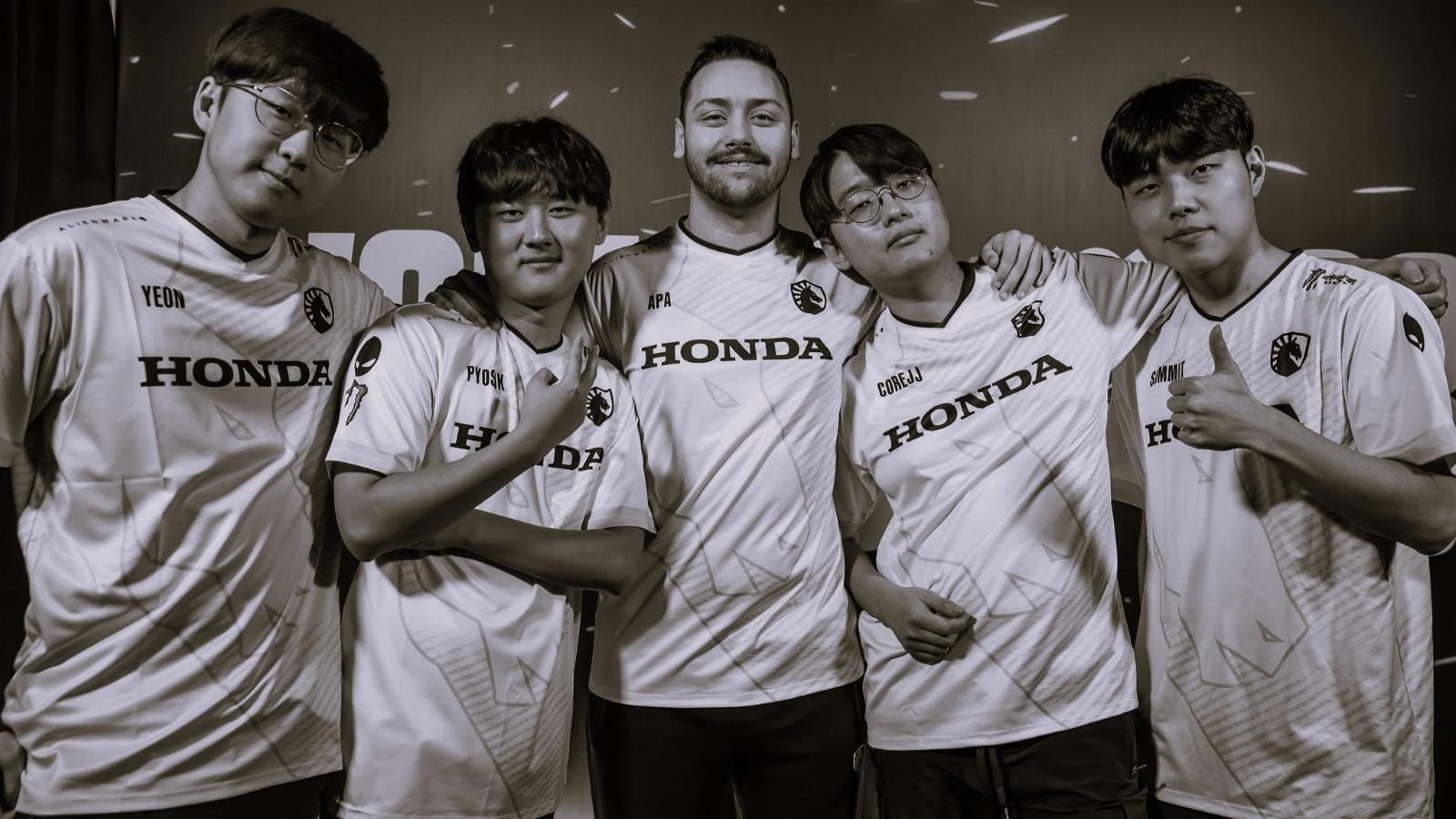 Team Liquid eliminated from Worlds 2023 greyscale