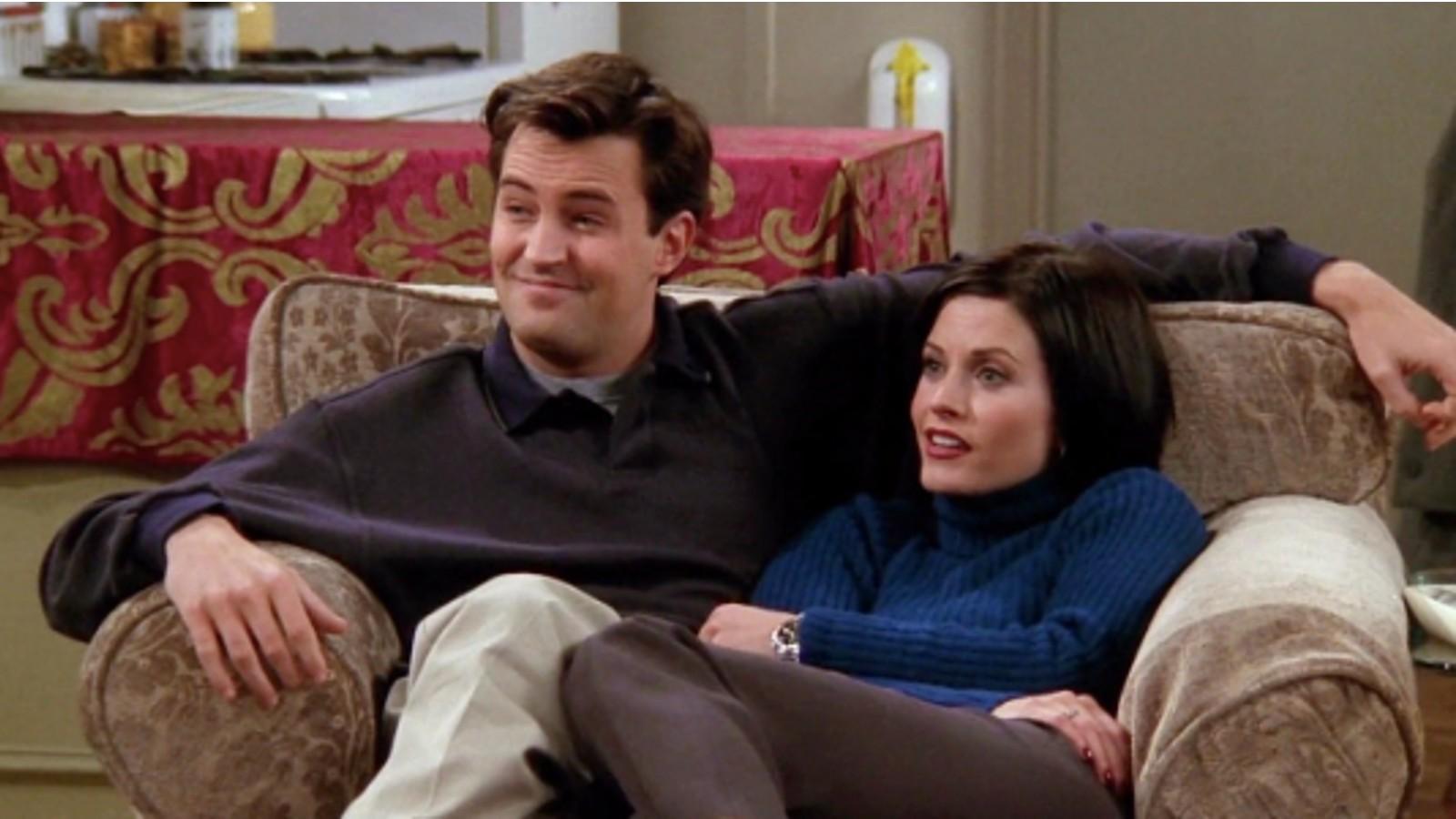 Matthew Perry and Courteney Cox in Friends