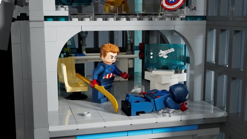 LEGO Marvel Avengers Tower Captain America scene