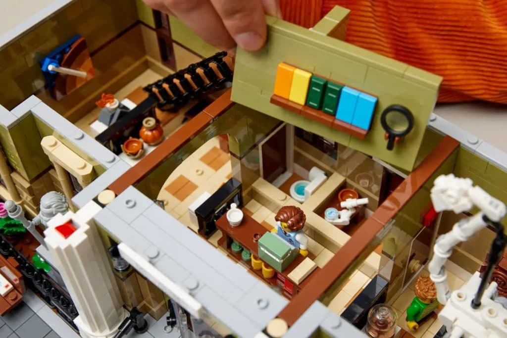 Lego Natural History Museum set interior