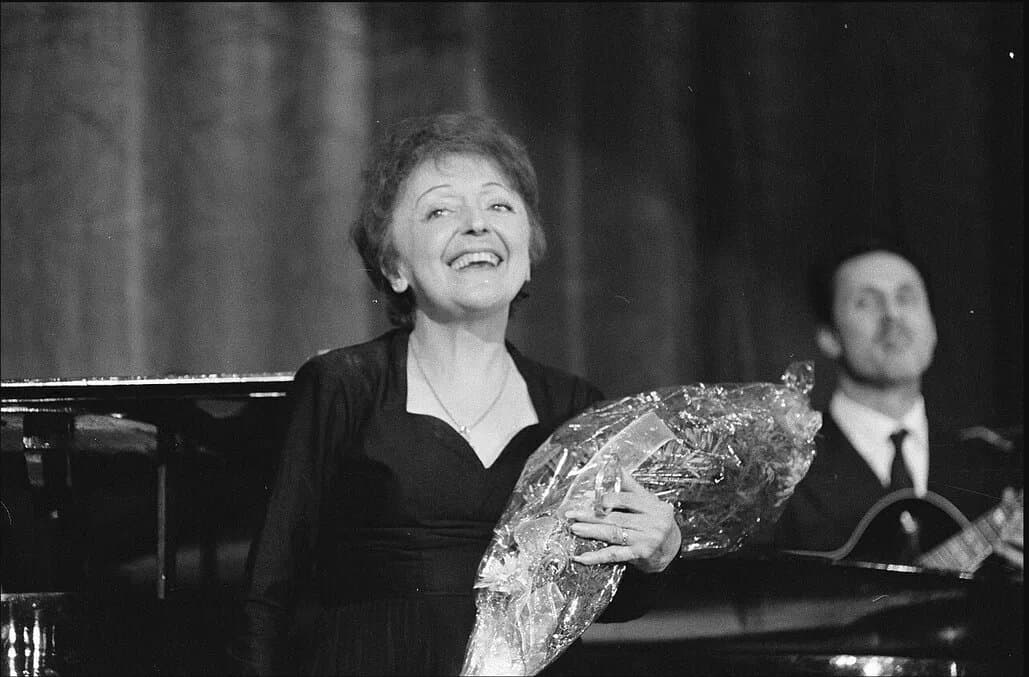Edith Piaf singing