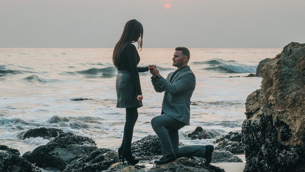 romantic-beach-proposal-tiktok