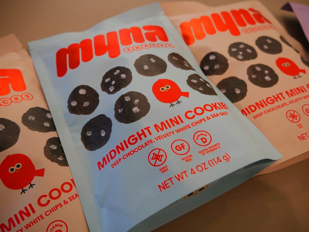 pokimane-myna-snacks-midnight-mini-cookies-review-2
