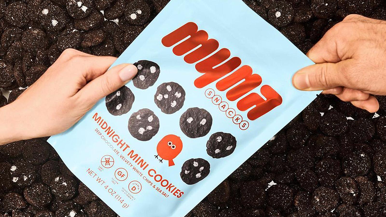pokimane-myna-snacks-midnight-mini-cookies-review-3