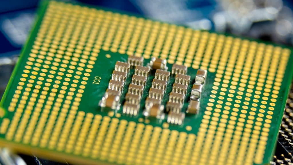 A brand new pc chip can talk along with your physique by way of silk