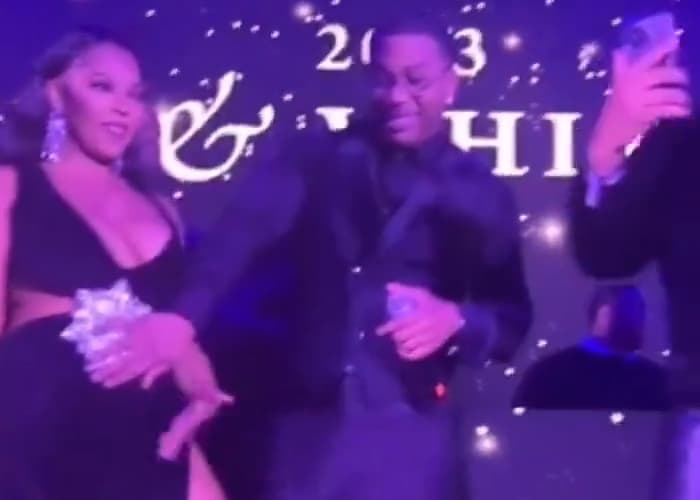 Nelly touches Ashanti's belly onstage during a show