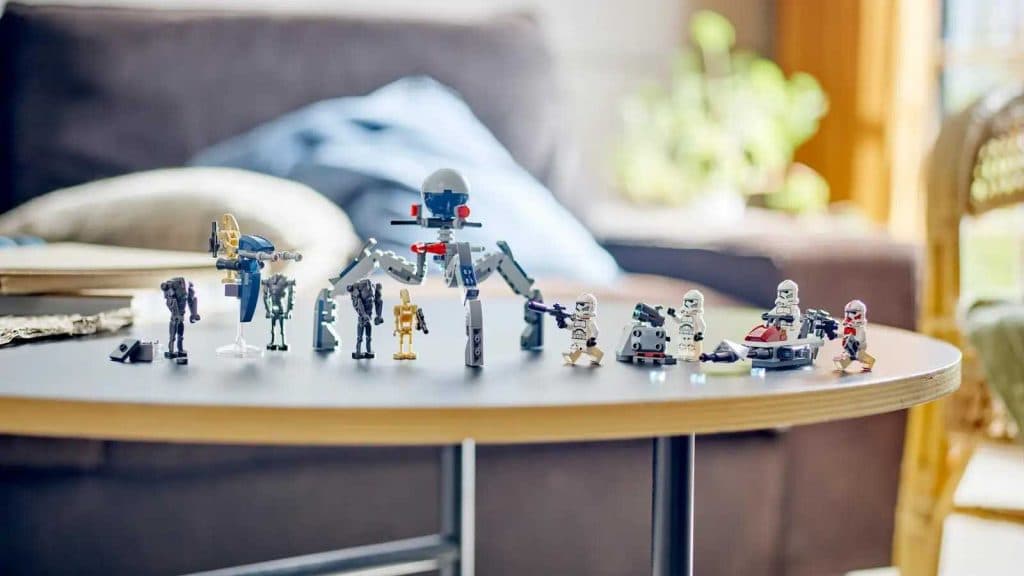 LEGO Star Wars Clone Trooper & Battle Droid Battle Pack on display.