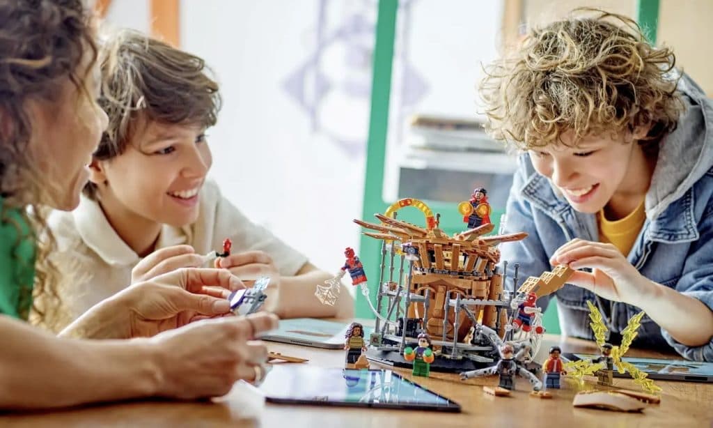 Children playing with the LEGO Marvel Spider-Man Final Battle kit