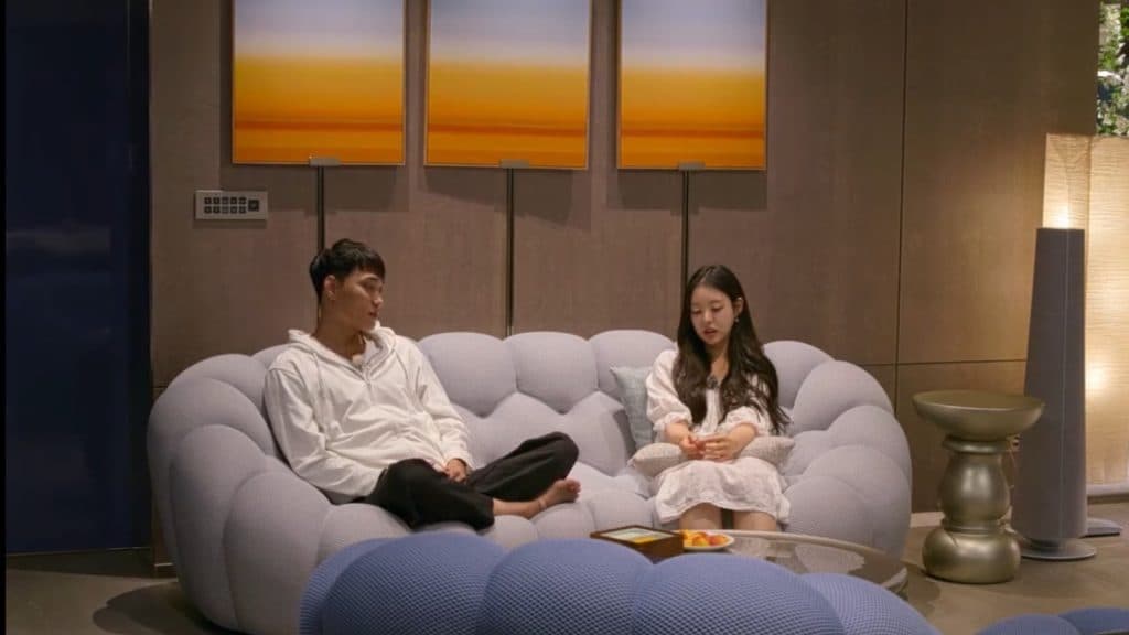 Min-kyu and Si-eun in Single's Inferno Season 3 in Paradise.