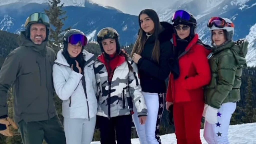 Kyle Richards and Mauricio Umansky with their daughters during their 2023 holiday vacation.