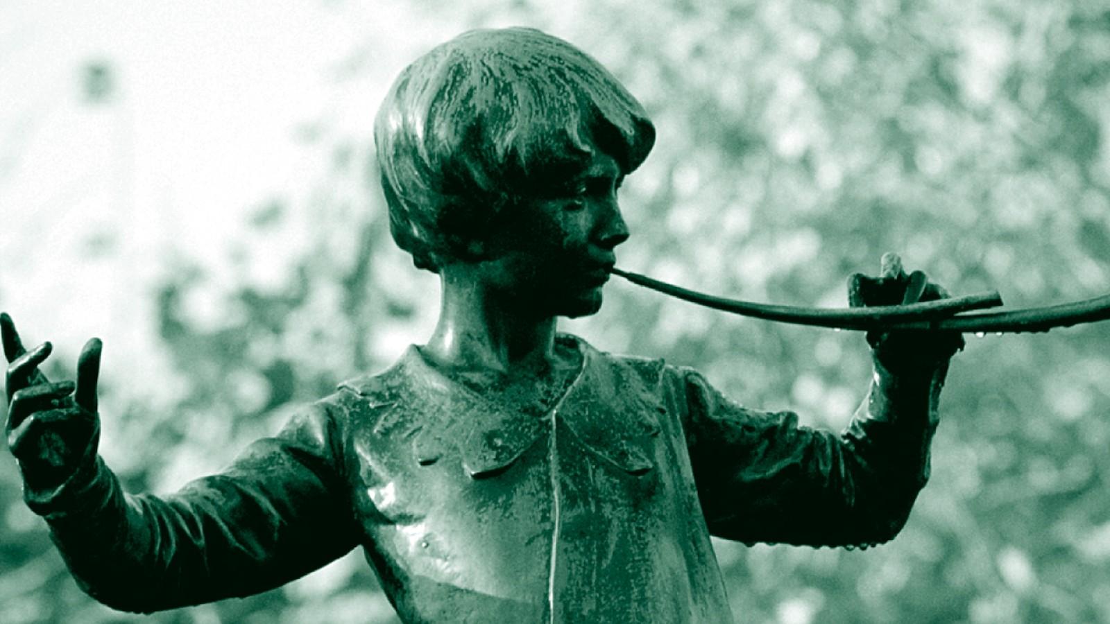 The Peter Pan statue in Kensington Gardens.