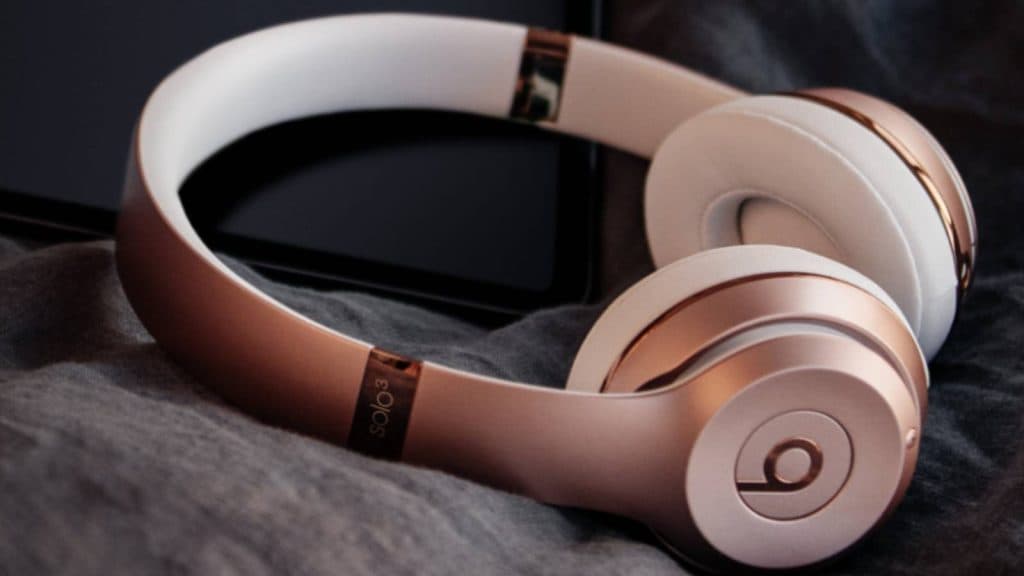 Image of the Rose Gold versions of the Beats Solo3 wiressless headphones.