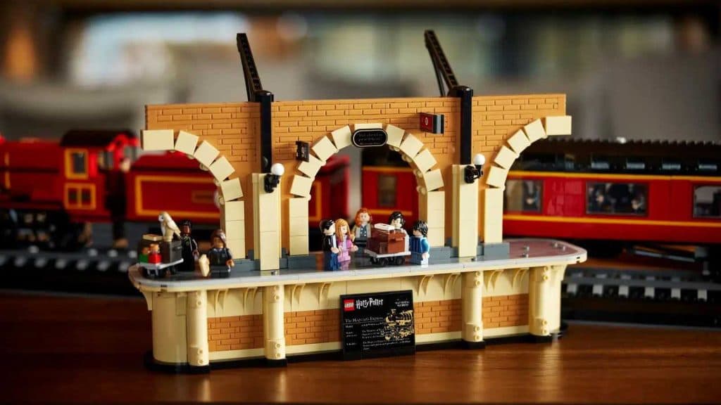 The buildable Platform 9 3/4 and minifigures included with the LEGO Harry Potter Hogwarts Express — Collectors’ Edition set.
