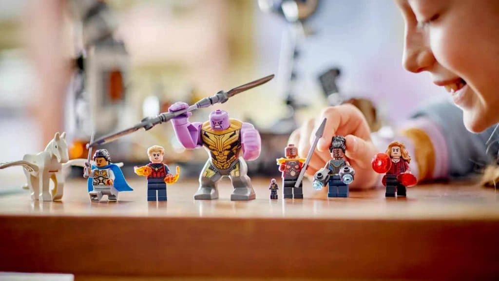 The minifigures included with the LEGO Marvel Endgame Final Battle set.