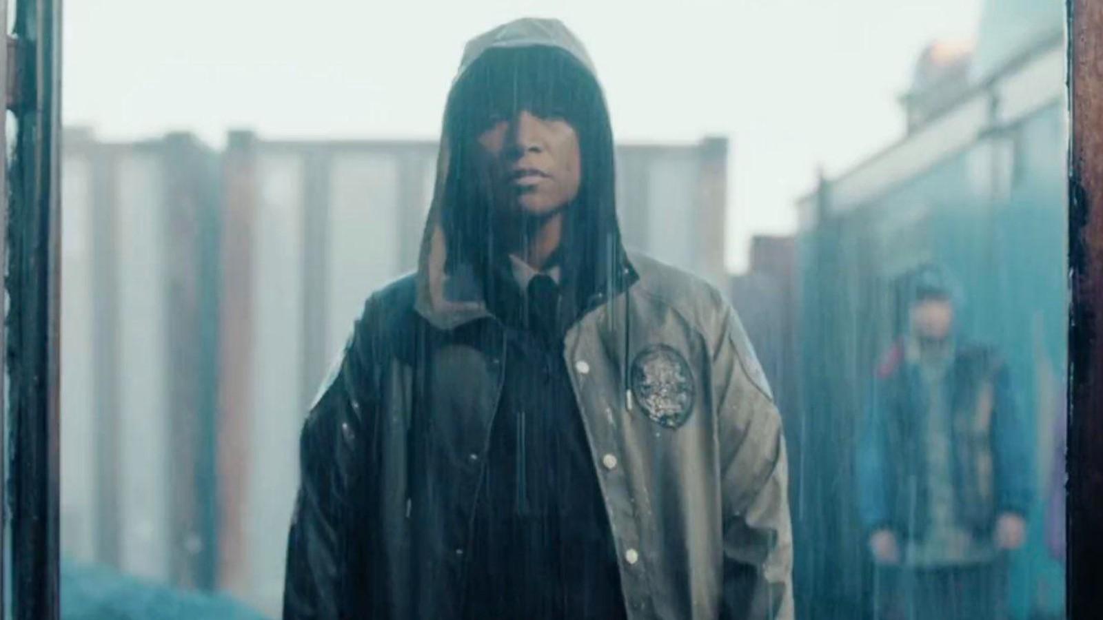 Kali Reis standing in the rain in True Detective Season 4.