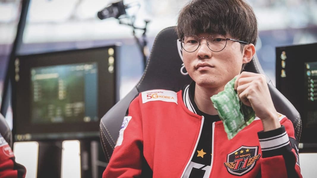 HOW RICH FAKER IS? T1'S CEO ON HOW FAKER IS ECONOMICALLY, THEBAUSFFS'  INSANE PLAYS