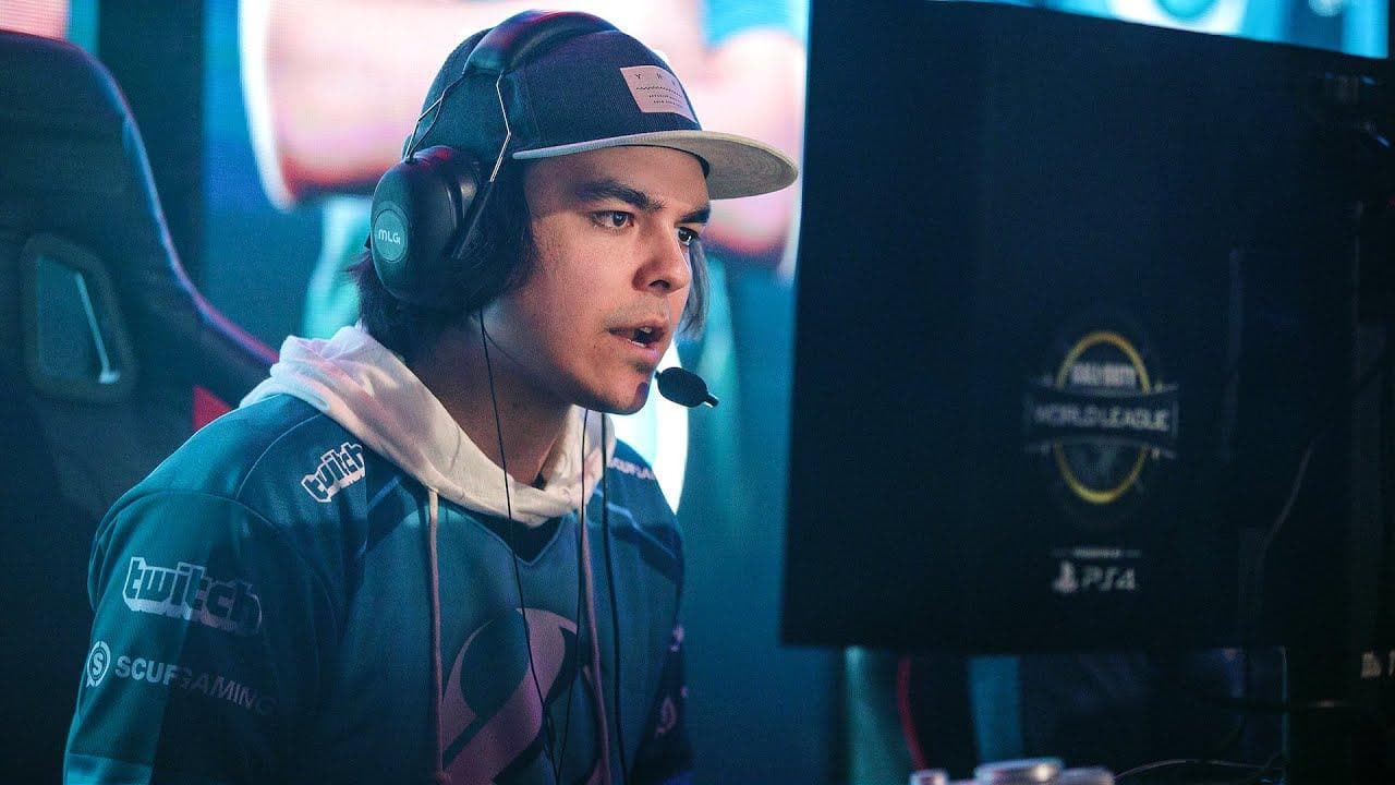 LG FormaL playing during Call of Duty World League.