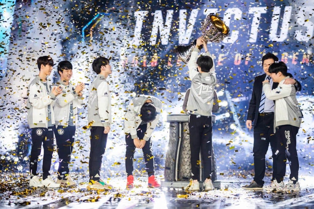 Invictus Gaming with Worlds 2018 trophy
