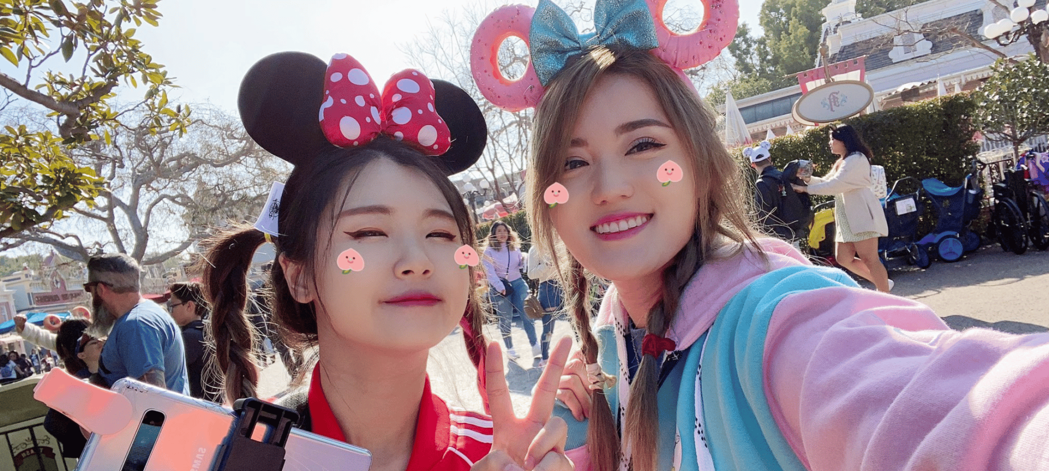 HAchubby visited Disneyland with Angelskimi.