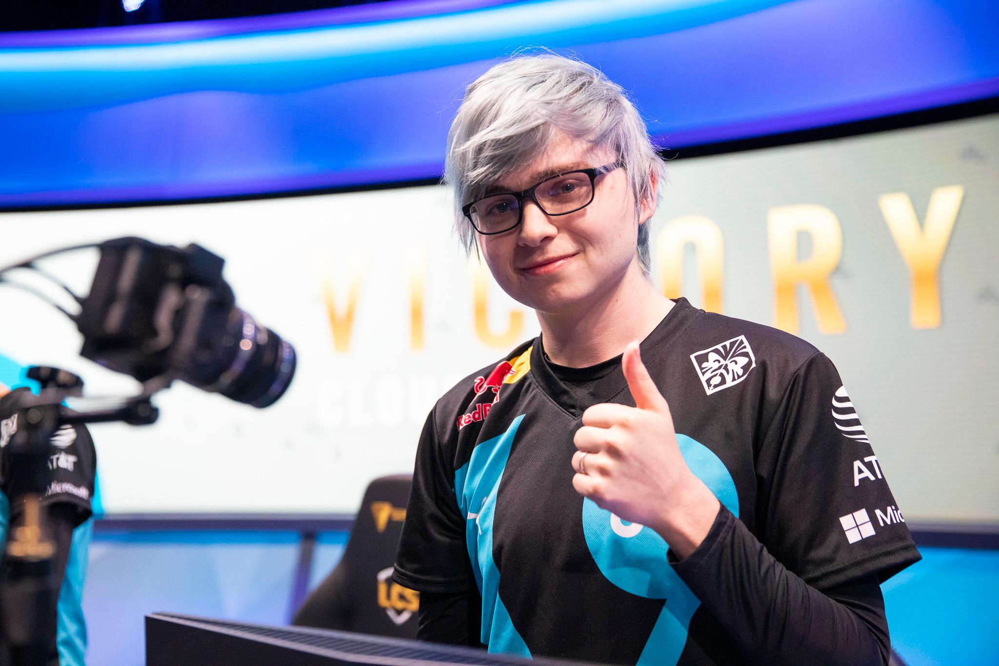 Sneaky playing LCS for Cloud 9