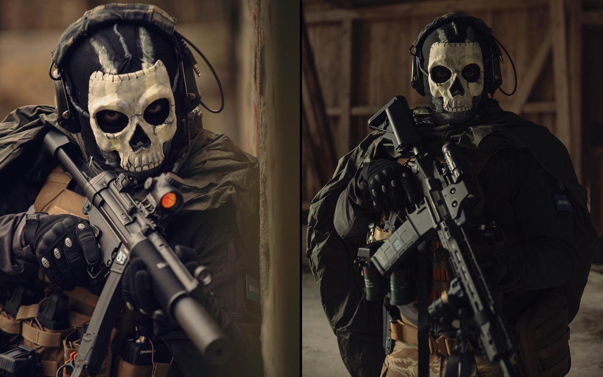 Modern Warfare's Ghost Operator cosplay.