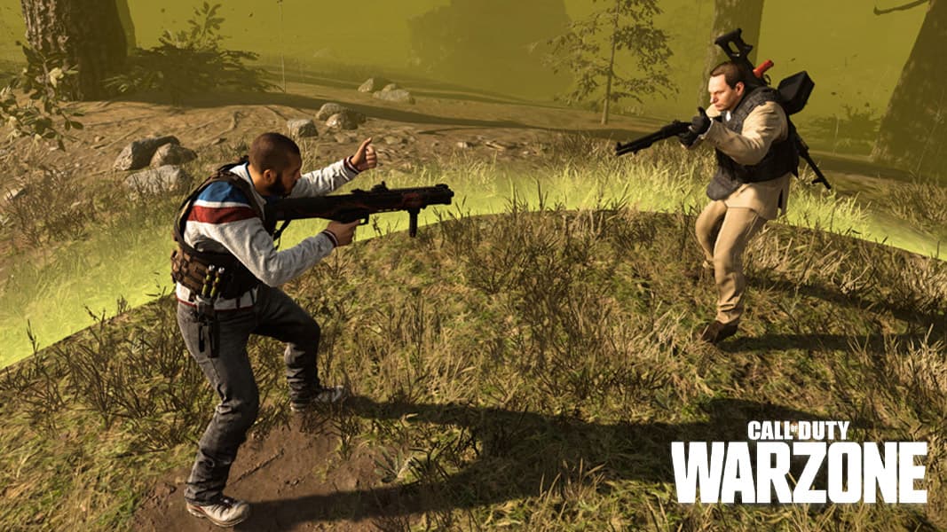 Players fighting in the final circle in Warzone.