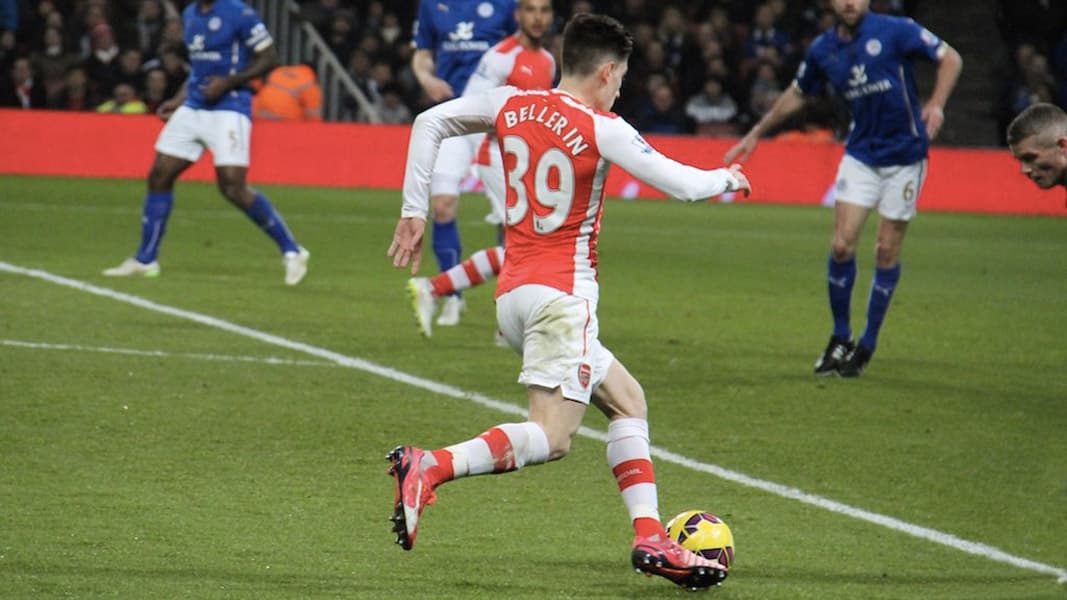 Hector Bellerin in action for Arsenal against Leicester City.