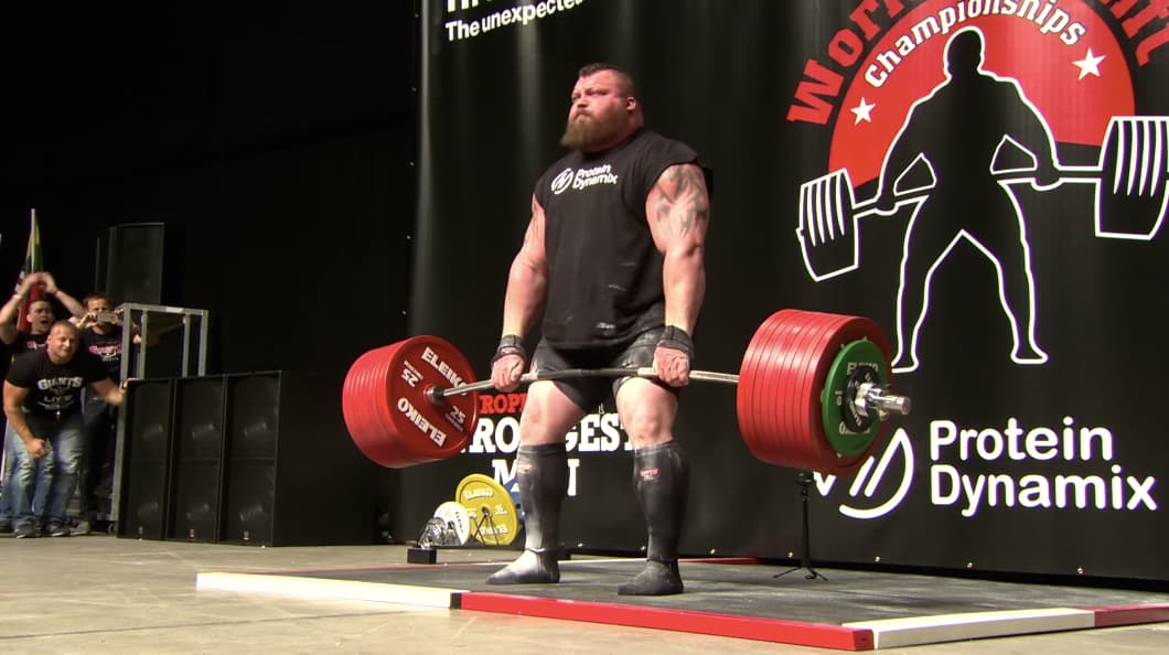 Eddie Hall deadlifting 500 kg for his world record in 2016.