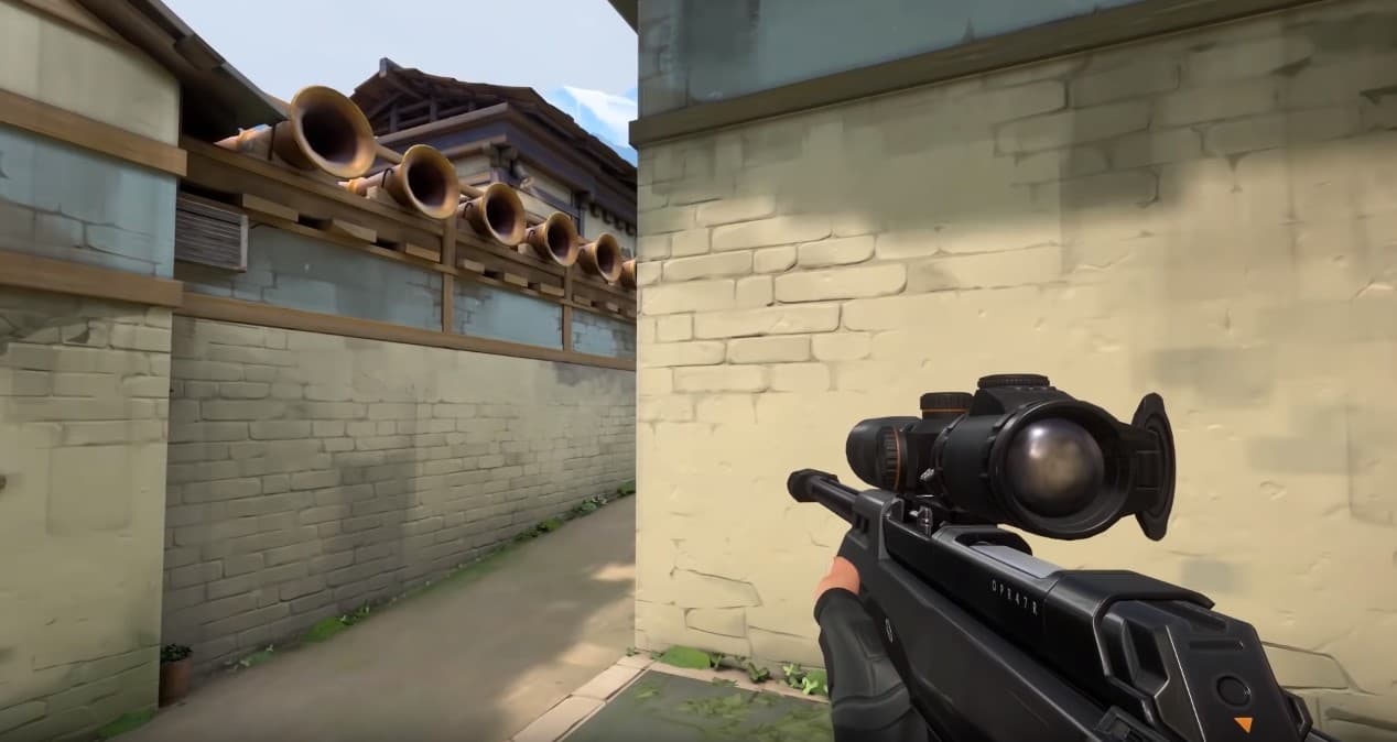 Valorant player uses sniper rifle