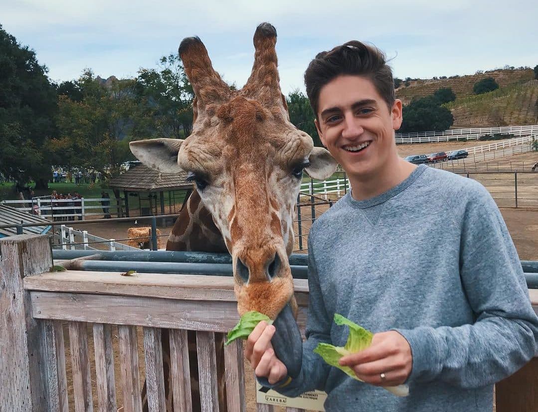youtuber danny gonzalez with giraffe
