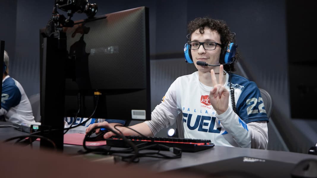 Zachareee playing for Dallas Fuel