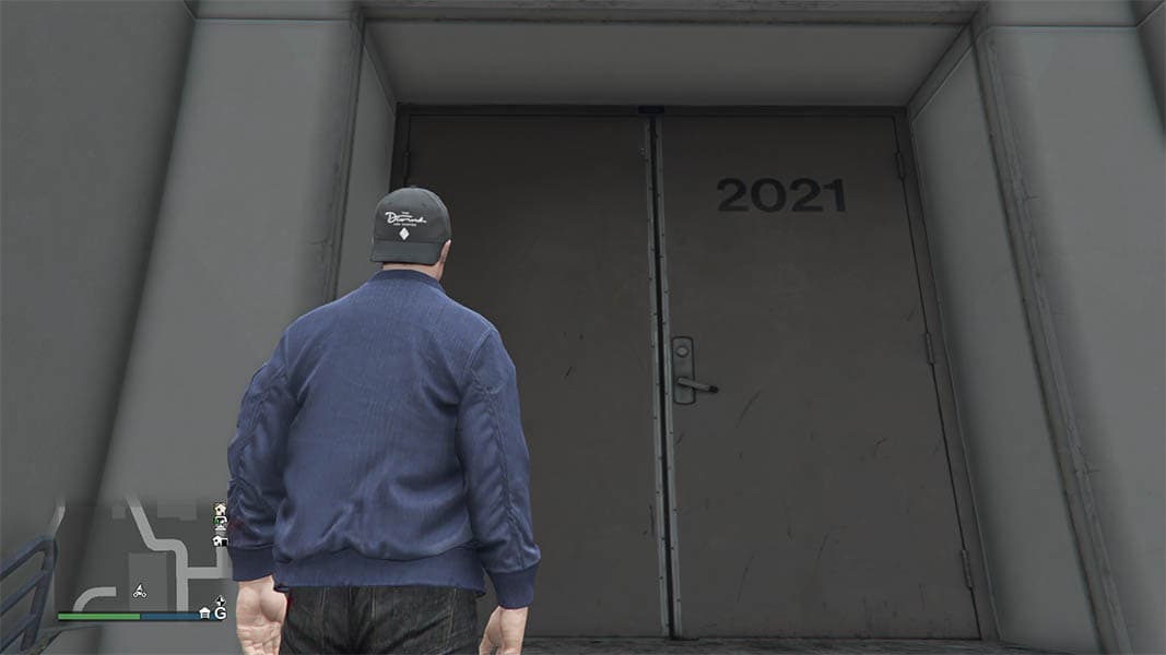 GTA Online character looking at a door