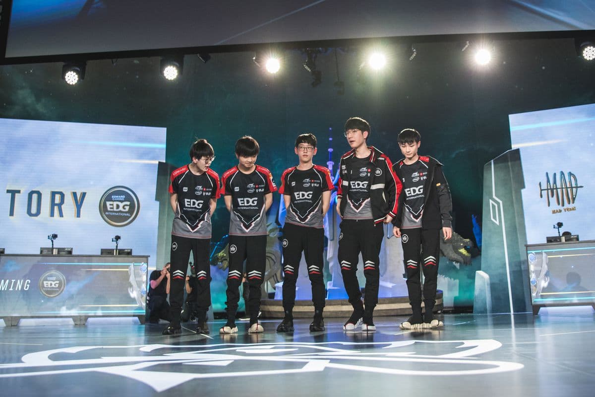 EDG on stage at worlds 2018.