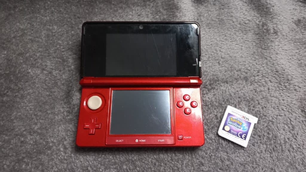 Red 3DS and POkemon Moon cart