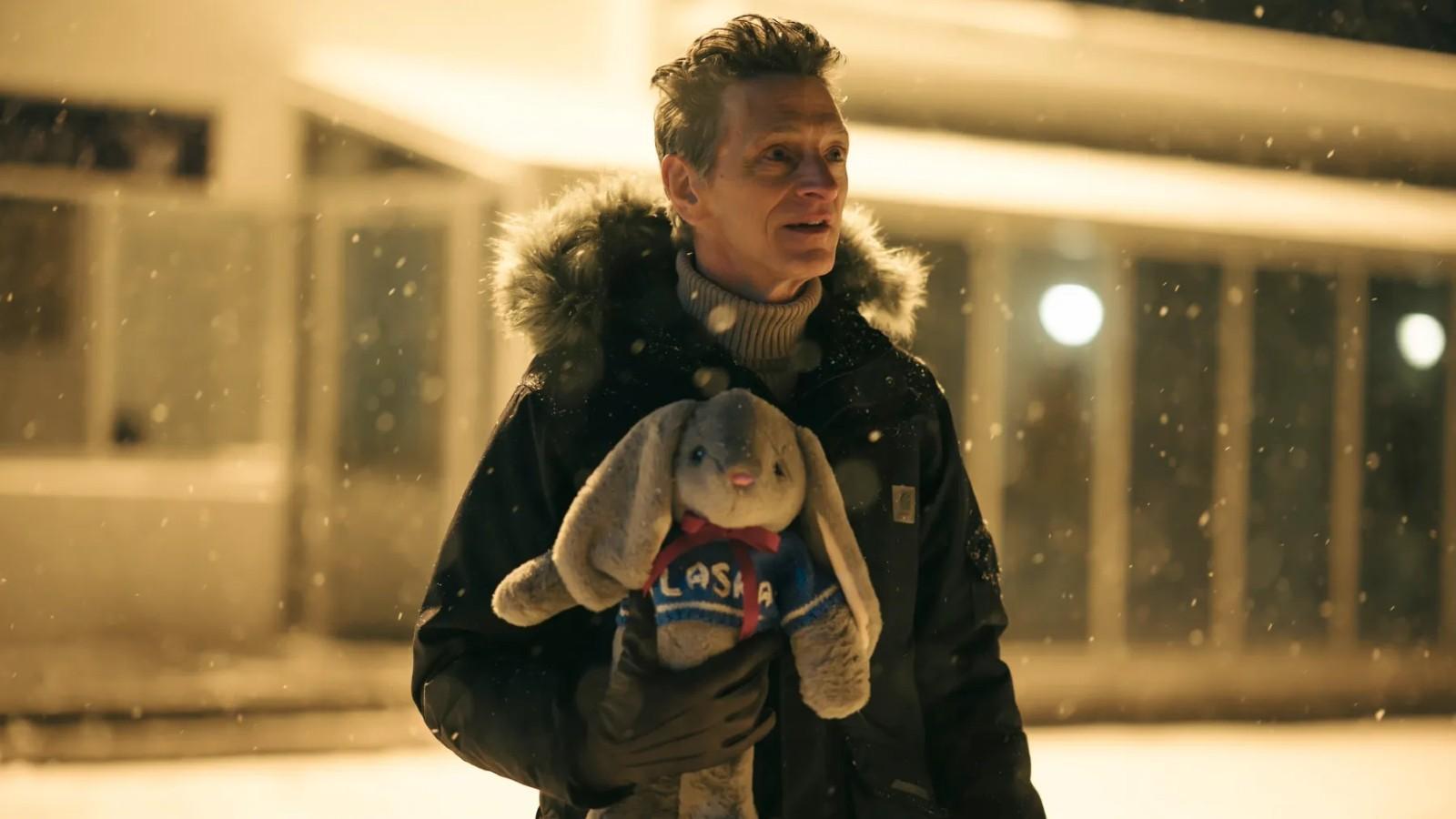 John Hawkes holding a stuffed toy in True Detective.