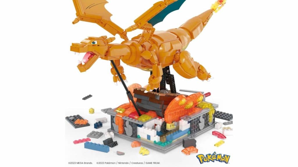 A product shot shows a Charizard figure built from over 1000 blocks