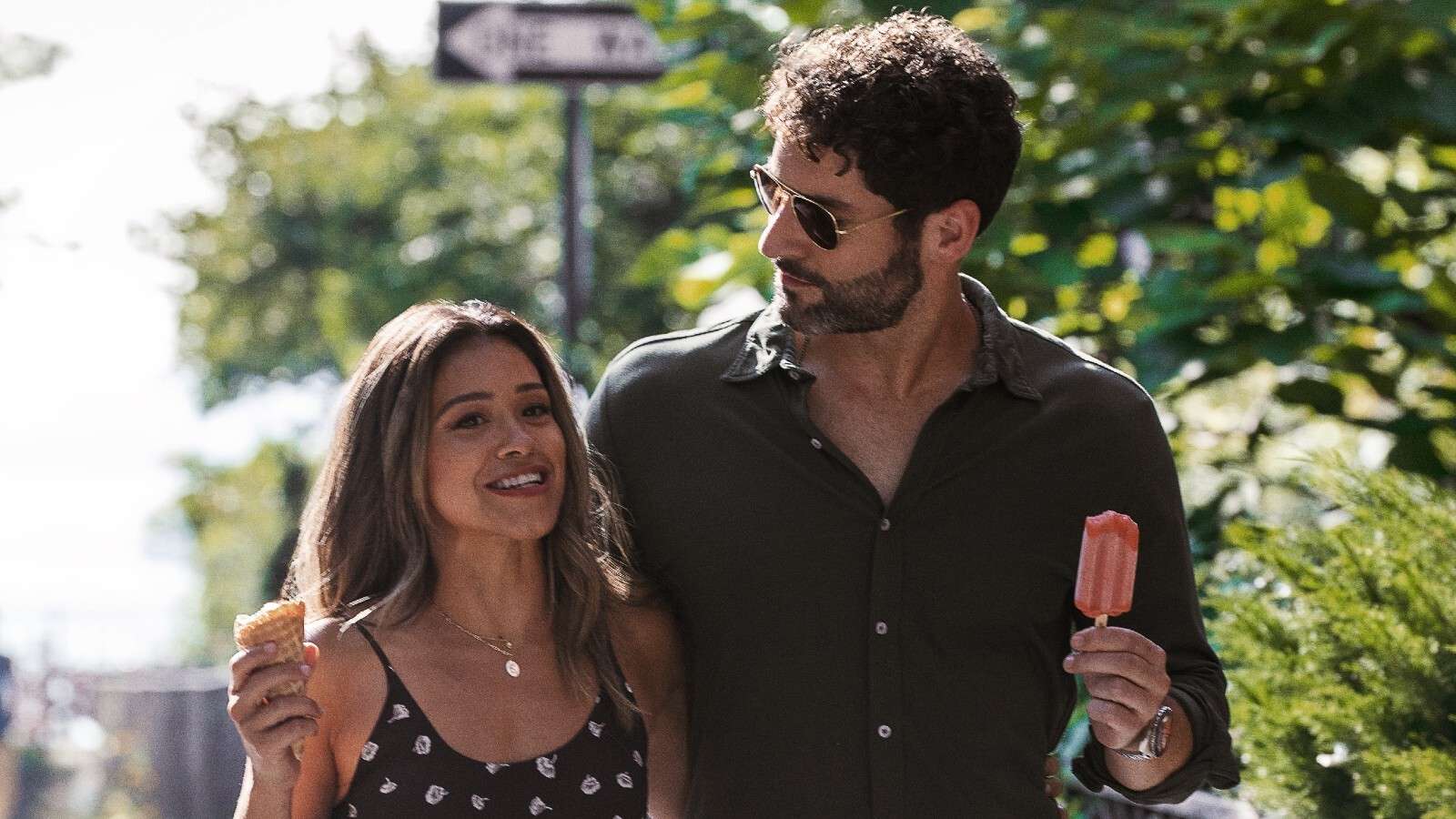 Gina Rodriguez as Mack and Tom Ellis as Nick in Players