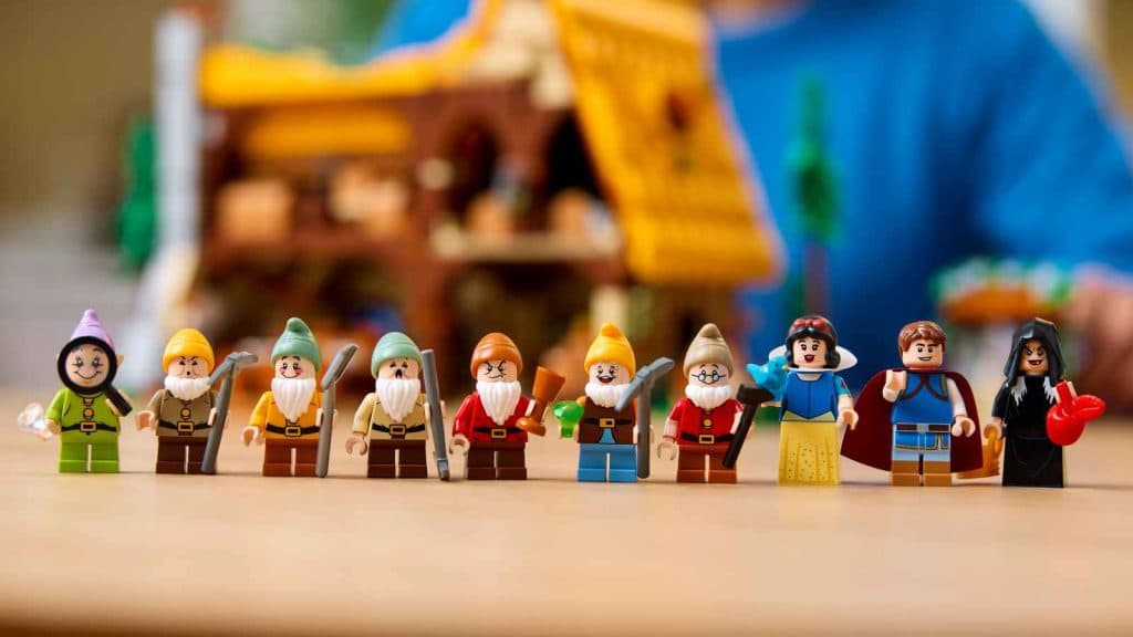 The minifigures included with the LEGO Disney Snow White and the Seven Dwarfs' Cottage set