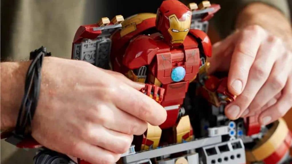 The LEGO Marvel Iron Man Figure fits in the LEGO Marvel Hulkbuster's cockpit.