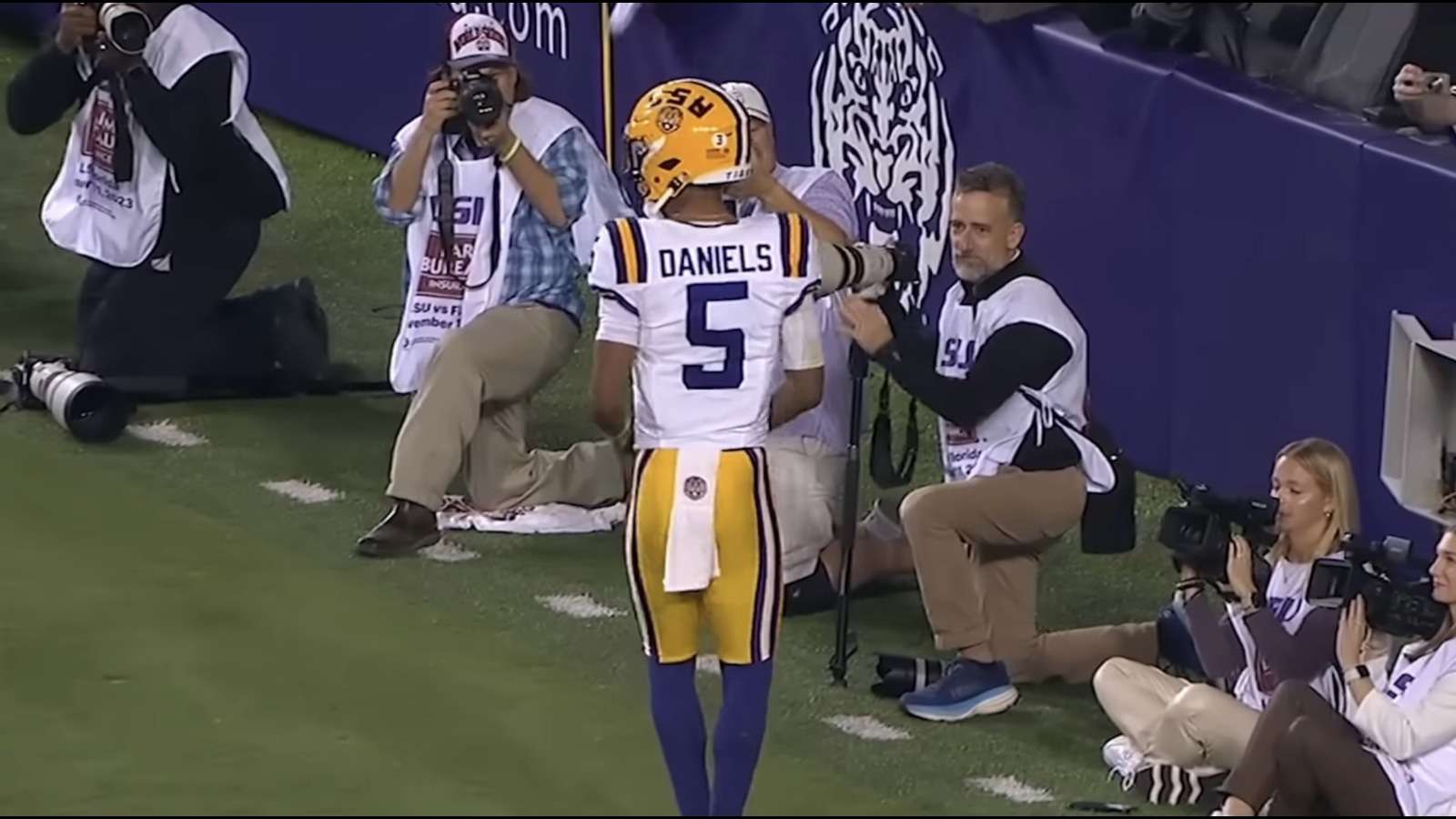 The Washington Commanders kick their rebuild off with a Heisman-winning quarterback out of LSU