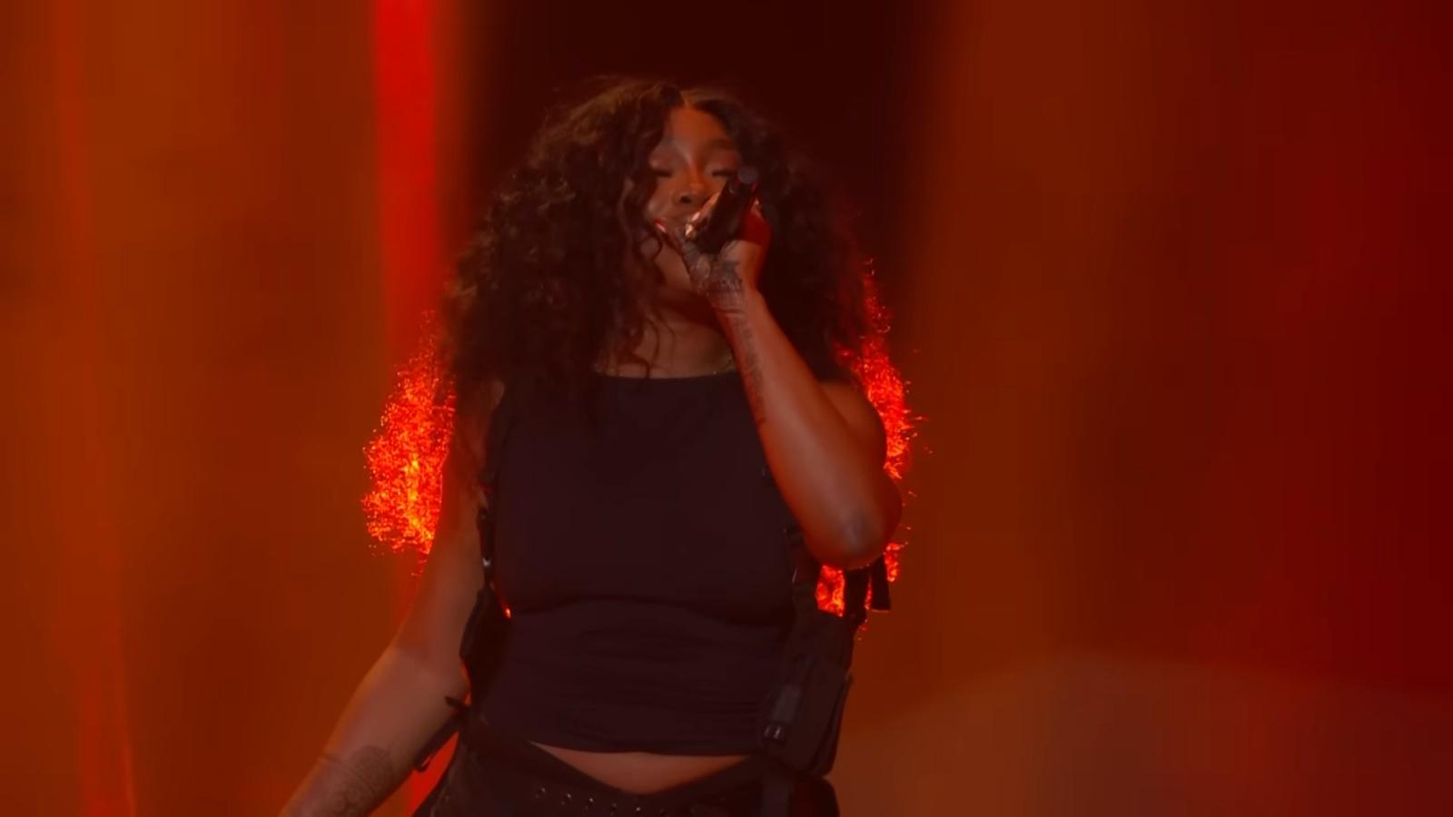 SZA all in black at the 2024 Grammy Awards