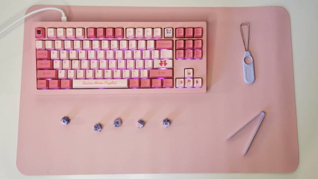 Image of the Sailor Moon Crystal 5087B v2 keyboard by Akko.