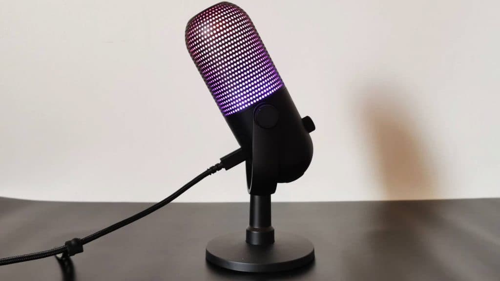 Review photo of the Razer Seiren V3 Chroma microphone.