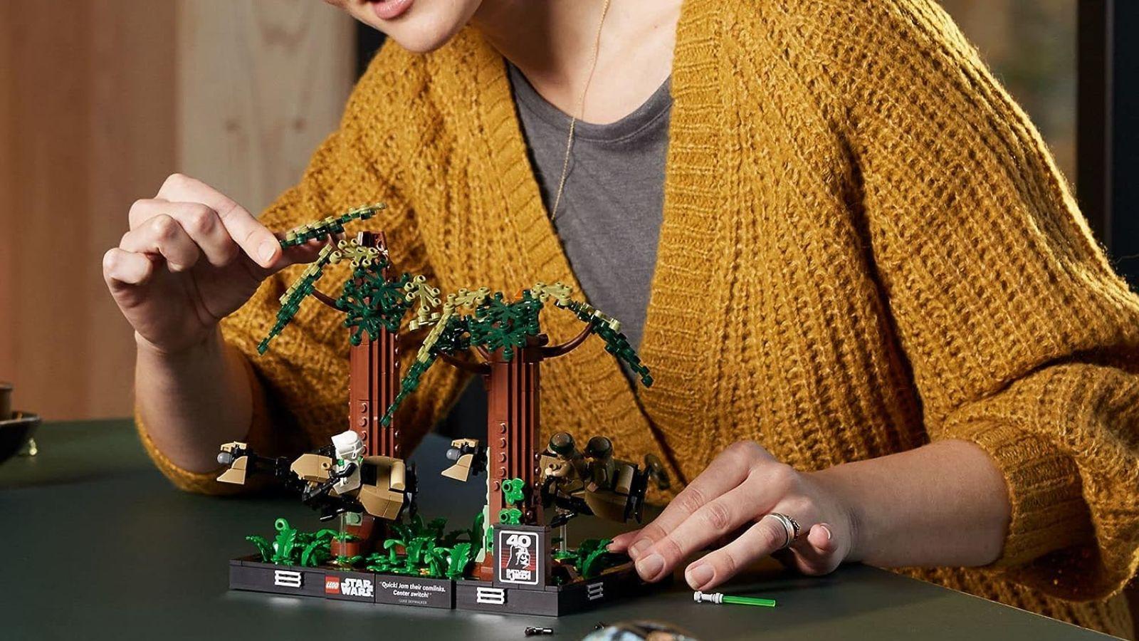 LEGO Star Wars Endor Speeder Chase Diorama set