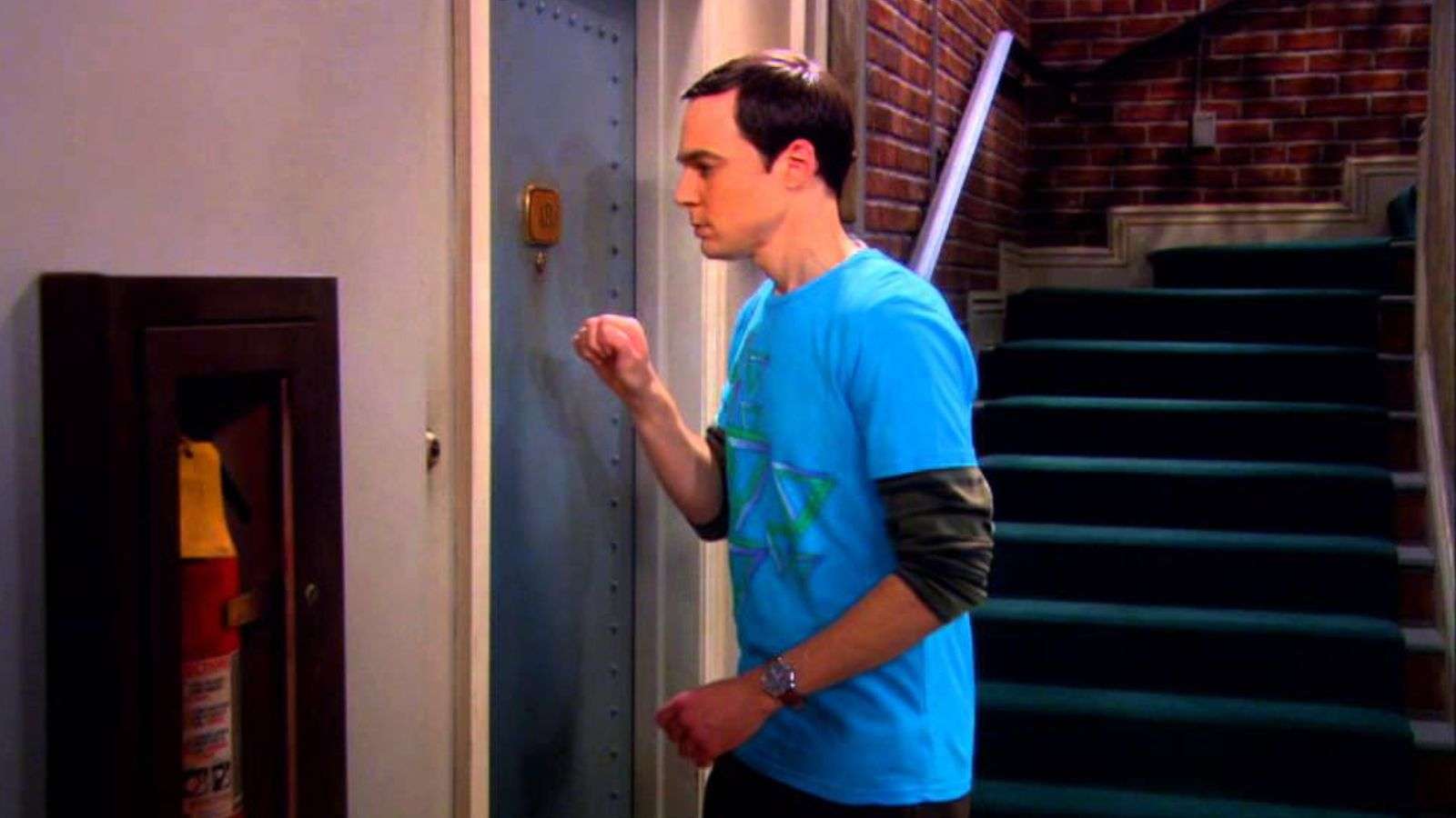 Sheldon Cooper knocking on an apartment door in The Big Bang Theory