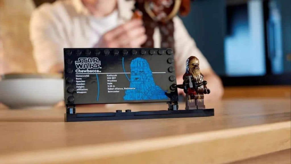 The information plaque and Chewbacca minifigure included with the LEGO Star Wars Chewbacca set