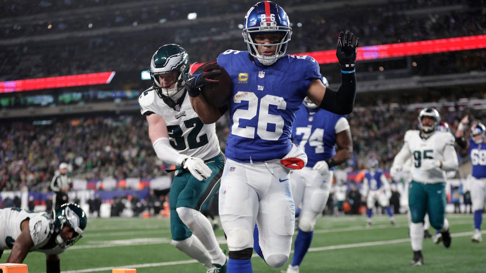 Saquon Barkley playing against the Philadelphia Eagles as a member of the New York Giants.