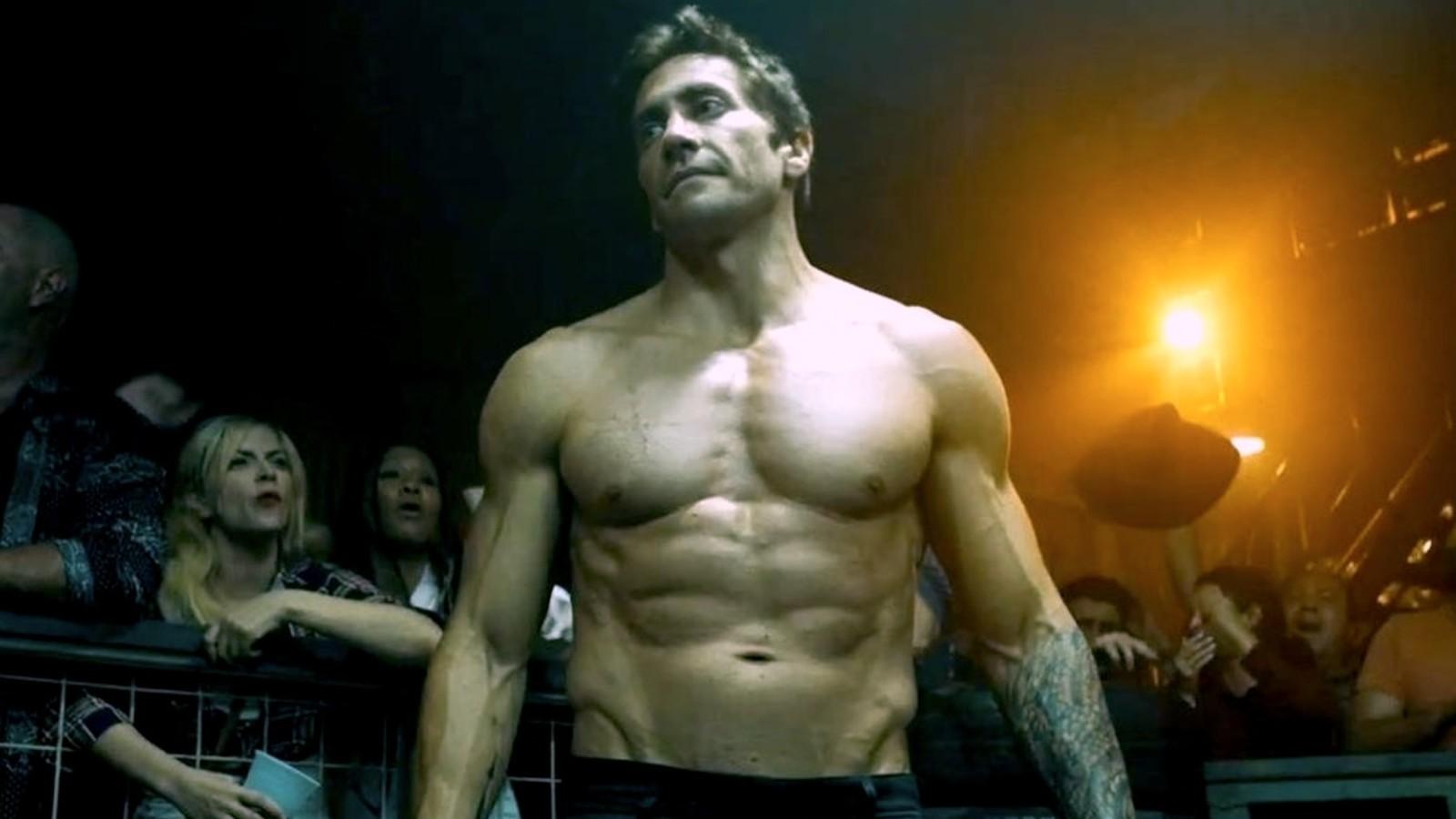 Shirtless Jake Gyllenhaal fighting in Road House.