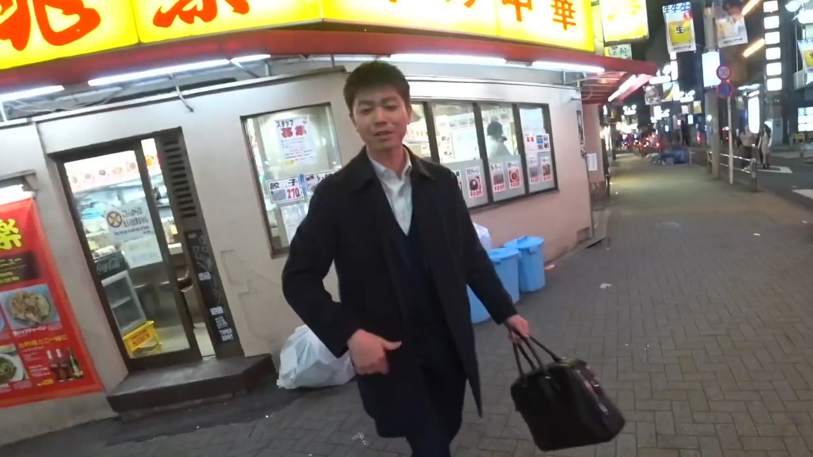 A Japanese Salaryman freestyling on a Twitch stream